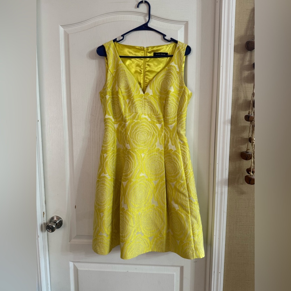 Ivanka Trump Yellow Rose Fit And Flare Dress Sz 8. F-124